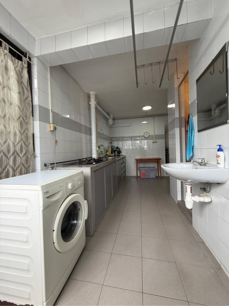 HDB Apartment for Sale, 116 Lorong 2 Toa Payoh HDB Apartment For Sale, $439,000, 2 Bed 1 Bath 678 sqft $647.00 psf, SGD 439,000 | 99-year Leasehold