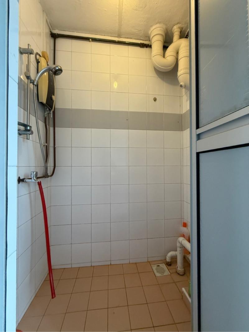 HDB Apartment for Sale, 116 Lorong 2 Toa Payoh HDB Apartment For Sale, $439,000, 2 Bed 1 Bath 678 sqft $647.00 psf, SGD 439,000 | 99-year Leasehold