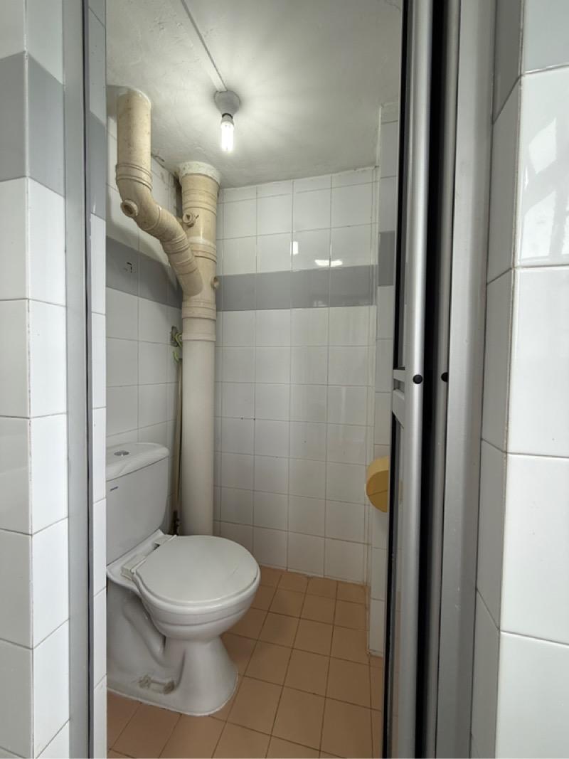 HDB Apartment for Sale, 116 Lorong 2 Toa Payoh HDB Apartment For Sale, $439,000, 2 Bed 1 Bath 678 sqft $647.00 psf, SGD 439,000 | 99-year Leasehold