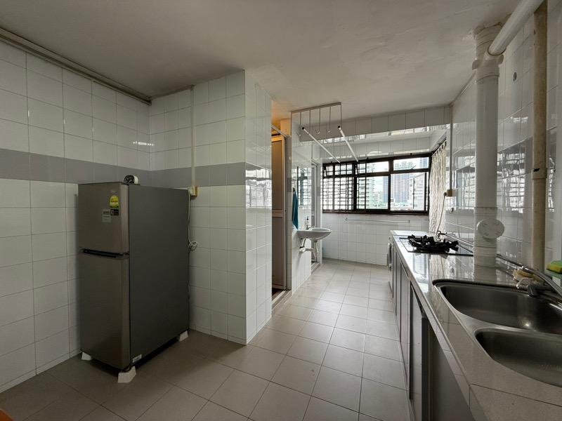 HDB Apartment for Sale, 116 Lorong 2 Toa Payoh HDB Apartment For Sale, $439,000, 2 Bed 1 Bath 678 sqft $647.00 psf, SGD 439,000 | 99-year Leasehold