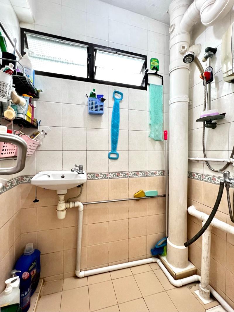 HDB Apartment for Sale, 208 Boon Lay Place HDB Apartment For Sale, $380,000, 2 Bed 1 Bath 635 sqft $598.00 psf, SGD 380,000 | 99-year Leasehold