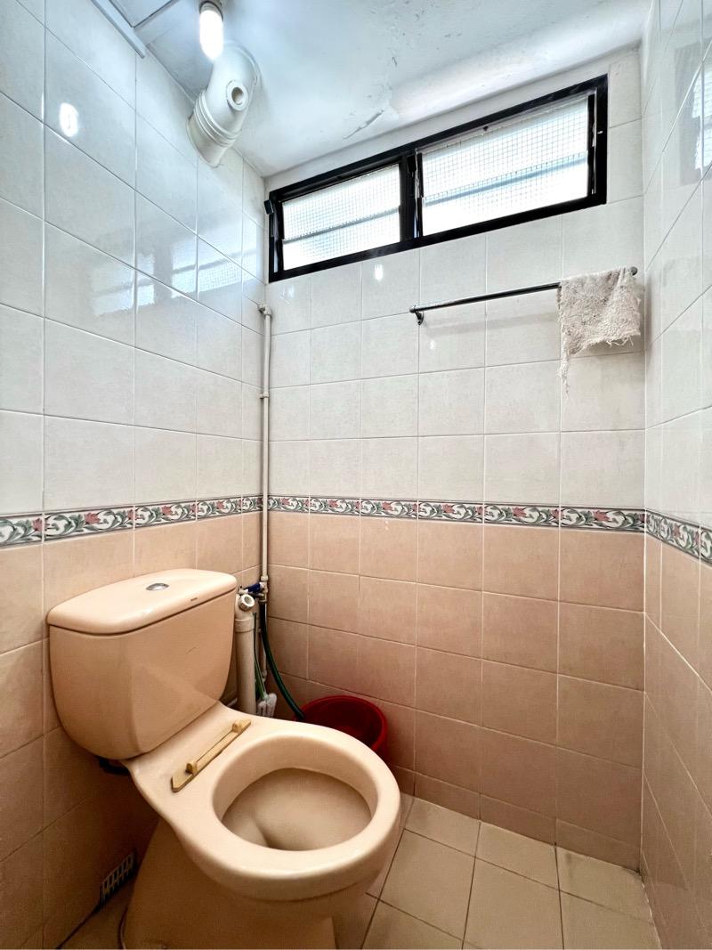 HDB Apartment for Sale, 208 Boon Lay Place HDB Apartment For Sale, $380,000, 2 Bed 1 Bath 635 sqft $598.00 psf, SGD 380,000 | 99-year Leasehold