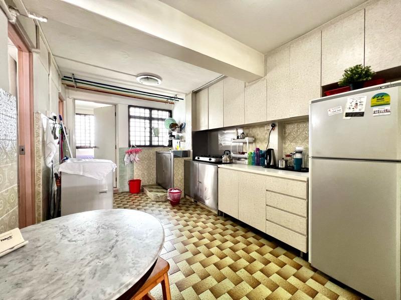 HDB Apartment for Sale, 208 Boon Lay Place HDB Apartment For Sale, $380,000, 2 Bed 1 Bath 635 sqft $598.00 psf, SGD 380,000 | 99-year Leasehold
