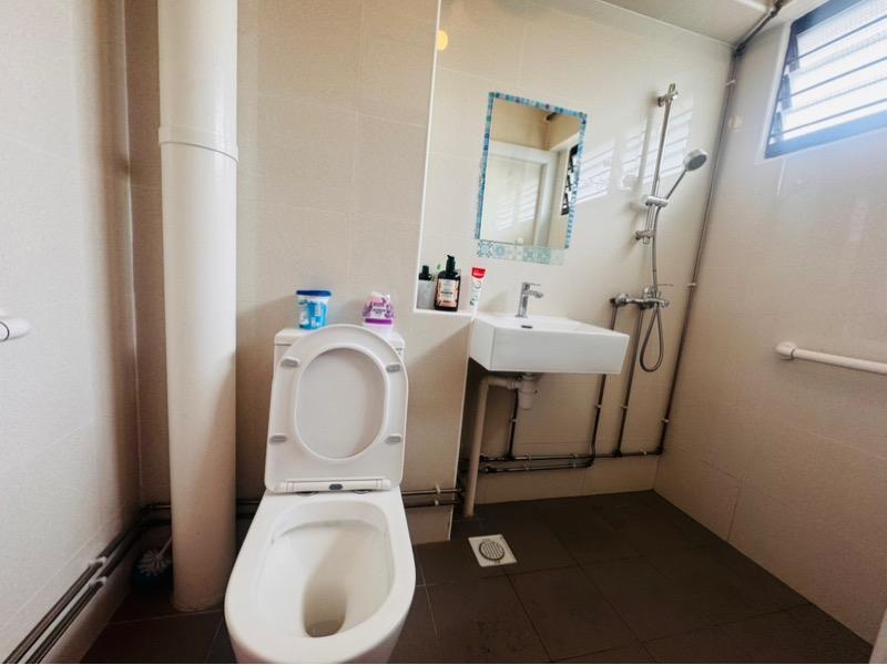 HDB Apartment for Sale, 411 Serangoon Central HDB Apartment For Sale, $820,000, 3 Bed 2 Bath 1,108 sqft $740.00 psf, SGD 820,000 | 99-year Leasehold