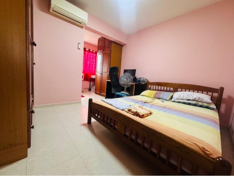 HDB Apartment for Sale, 411 Serangoon Central HDB Apartment For Sale, $820,000, 3 Bed 2 Bath 1,108 sqft $740.00 psf, SGD 820,000 | 99-year Leasehold