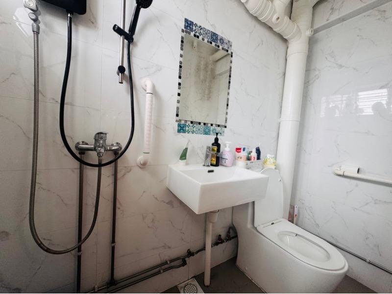 HDB Apartment for Sale, 411 Serangoon Central HDB Apartment For Sale, $820,000, 3 Bed 2 Bath 1,108 sqft $740.00 psf, SGD 820,000 | 99-year Leasehold
