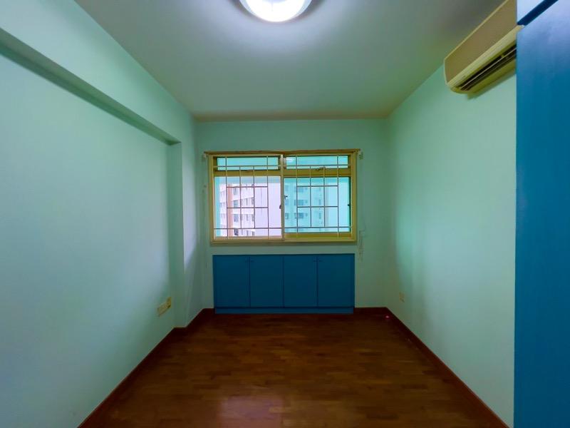 HDB Apartment for Sale, 138 Edgedale Plains HDB Apartment For Sale, $680,000, 3 Bed 2 Bath 1,194 sqft $570.00 psf, SGD 680,000 | 99-year Leasehold