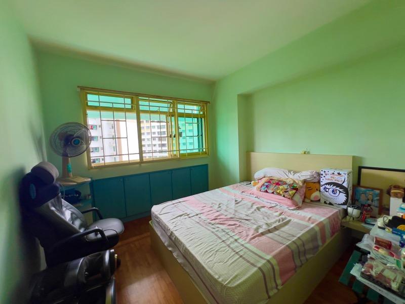 HDB Apartment for Sale, 138 Edgedale Plains HDB Apartment For Sale, $680,000, 3 Bed 2 Bath 1,194 sqft $570.00 psf, SGD 680,000 | 99-year Leasehold
