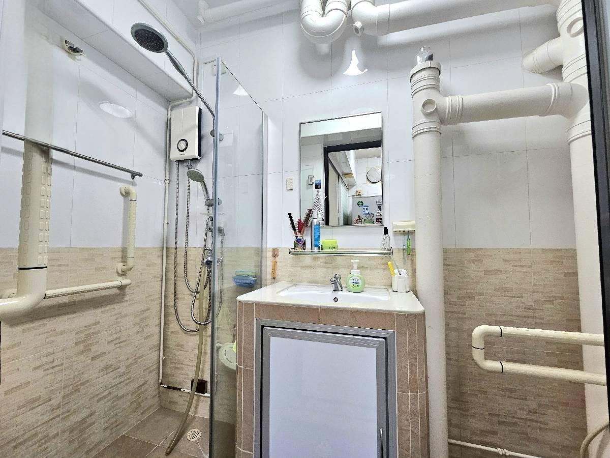 HDB Apartment for Sale, 589B Montreal Drive HDB Apartment For Sale, $615,000, 3 Bed 2 Bath 1,184 sqft $519.00 psf, SGD 615,000 | 99-year Leasehold