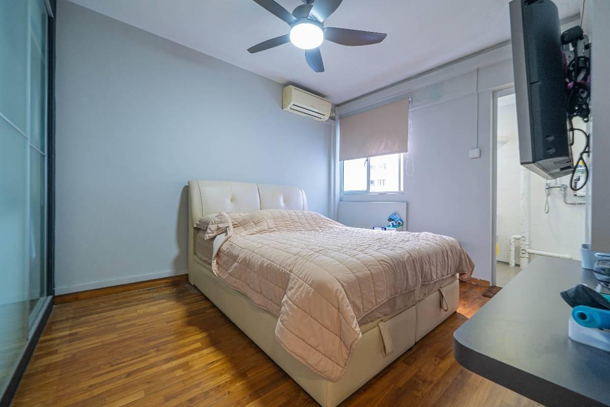 HDB Apartment for Sale, 217 Serangoon Avenue 4 HDB Apartment For Sale, $550,000, 2 Bed 2 Bath 721 sqft $763.00 psf, SGD 550,000 | 99-year Leasehold