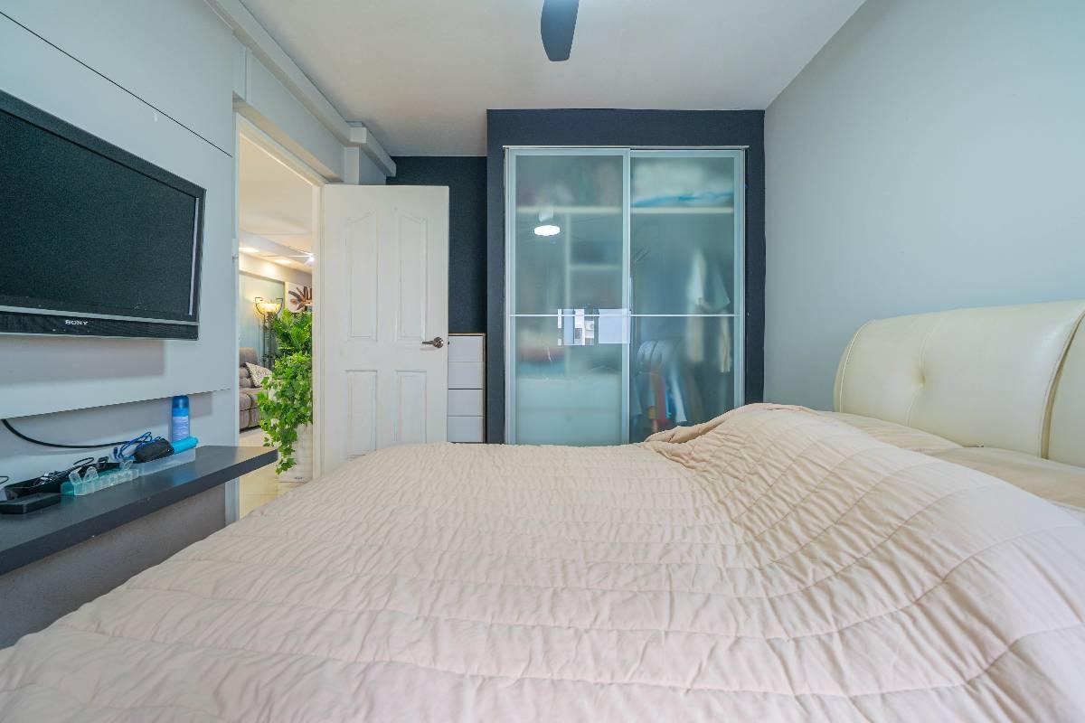 HDB Apartment for Sale, 217 Serangoon Avenue 4 HDB Apartment For Sale, $550,000, 2 Bed 2 Bath 721 sqft $763.00 psf, SGD 550,000 | 99-year Leasehold