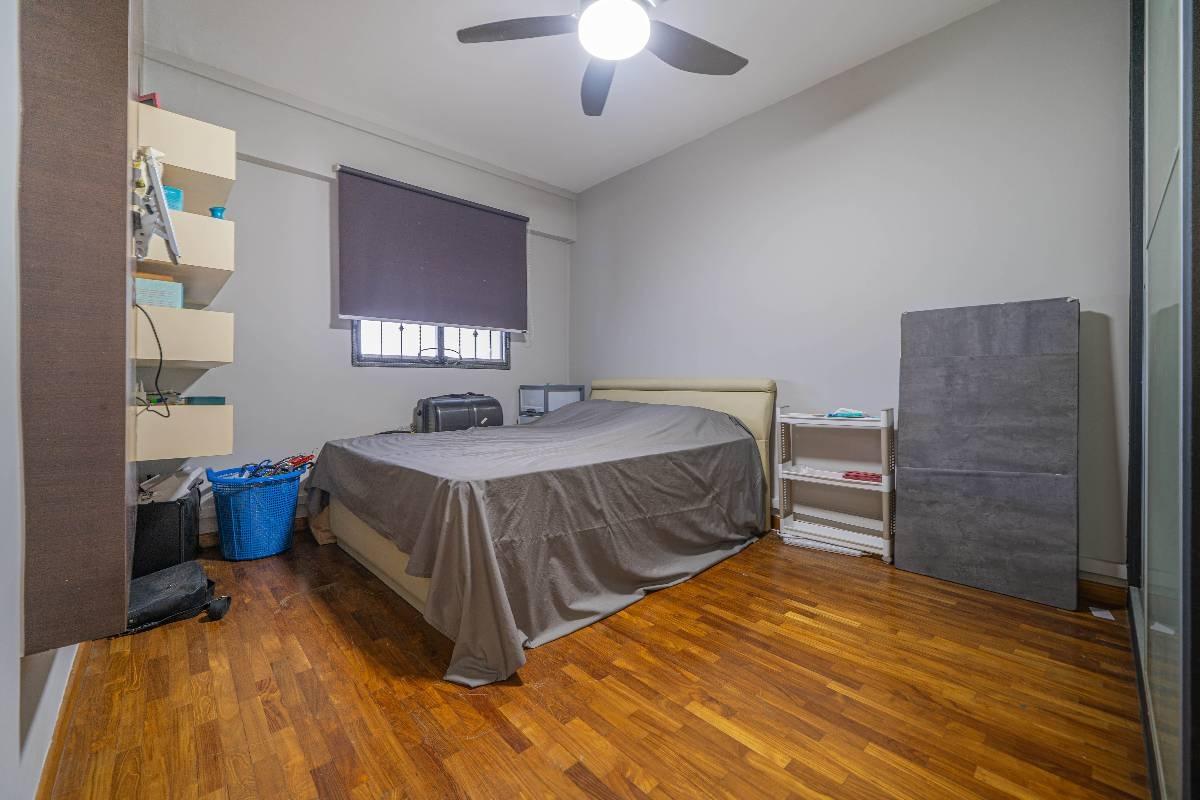 HDB Apartment for Sale, 217 Serangoon Avenue 4 HDB Apartment For Sale, $550,000, 2 Bed 2 Bath 721 sqft $763.00 psf, SGD 550,000 | 99-year Leasehold