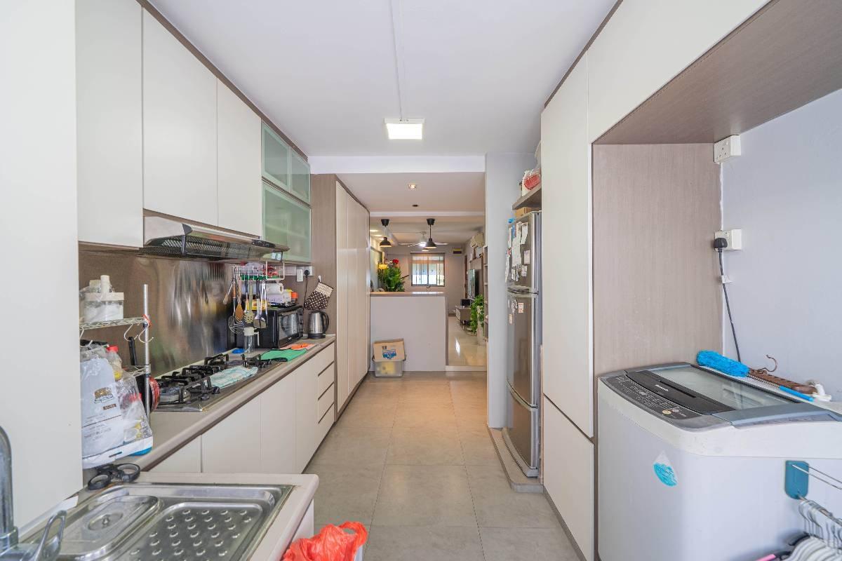 HDB Apartment for Sale, 217 Serangoon Avenue 4 HDB Apartment For Sale, $550,000, 2 Bed 2 Bath 721 sqft $763.00 psf, SGD 550,000 | 99-year Leasehold
