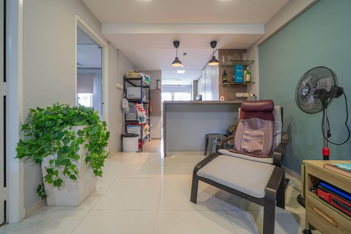 HDB Apartment for Sale, 217 Serangoon Avenue 4 HDB Apartment For Sale, $550,000, 2 Bed 2 Bath 721 sqft $763.00 psf, SGD 550,000 | 99-year Leasehold