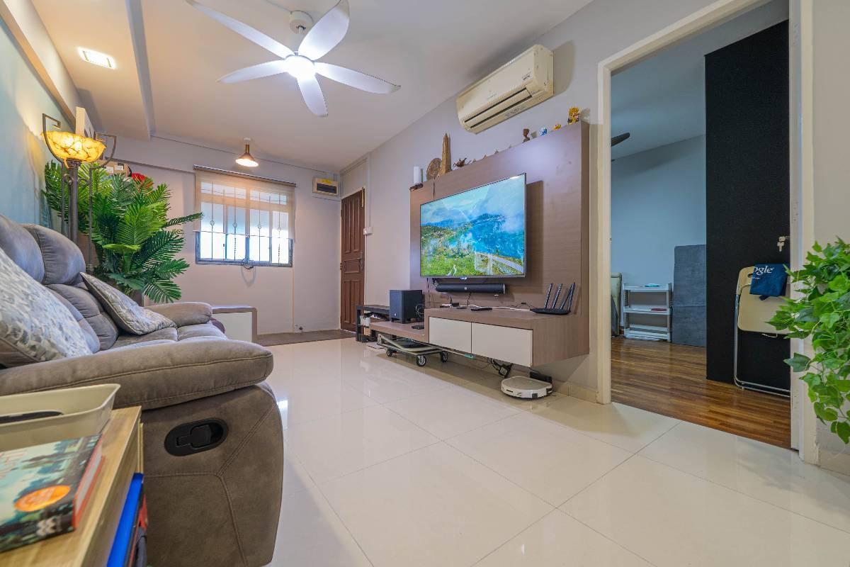 HDB Apartment for Sale, 217 Serangoon Avenue 4 HDB Apartment For Sale, $550,000, 2 Bed 2 Bath 721 sqft $763.00 psf, SGD 550,000 | 99-year Leasehold