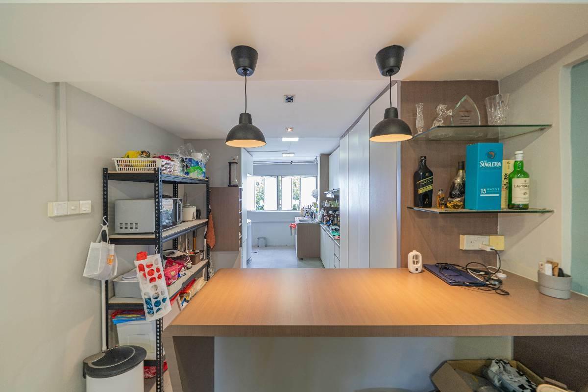 HDB Apartment for Sale, 217 Serangoon Avenue 4 HDB Apartment For Sale, $550,000, 2 Bed 2 Bath 721 sqft $763.00 psf, SGD 550,000 | 99-year Leasehold