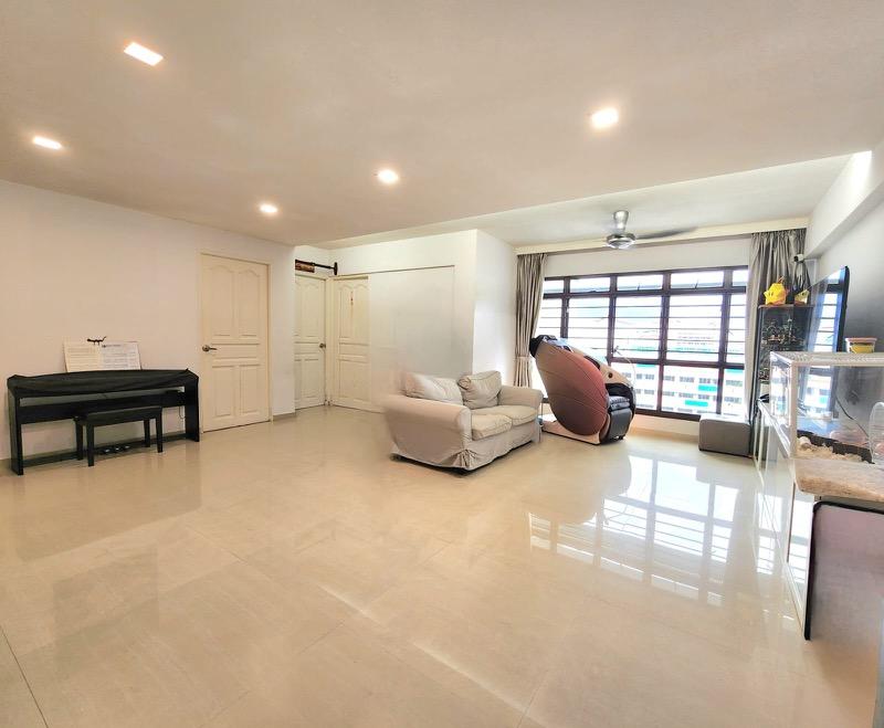 Prop-GPT: HDB Apartment: D22 Boon Lay 635 Jurong West Street 65
