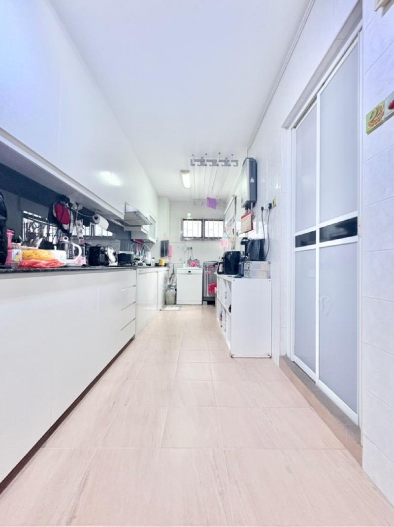 HDB Apartment for Sale, 635 Jurong West Street 65 HDB Apartment For Sale, $678,000, 3 Bed 2 Bath 1,184 sqft $573.00 psf, SGD 678,000 | 99-year Leasehold