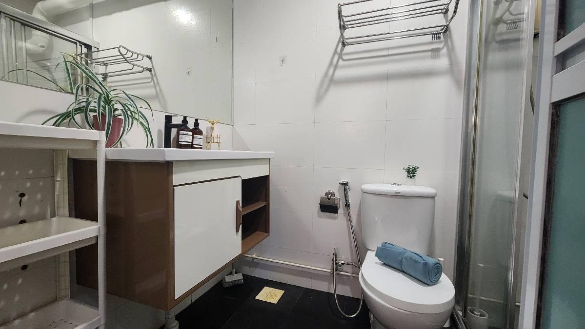 HDB Apartment for Sale, 168 Petir Road HDB Apartment For Sale, $795,000, 3 Bed 2 Bath 1,098 sqft $724.00 psf, SGD 795,000 | 99-year Leasehold