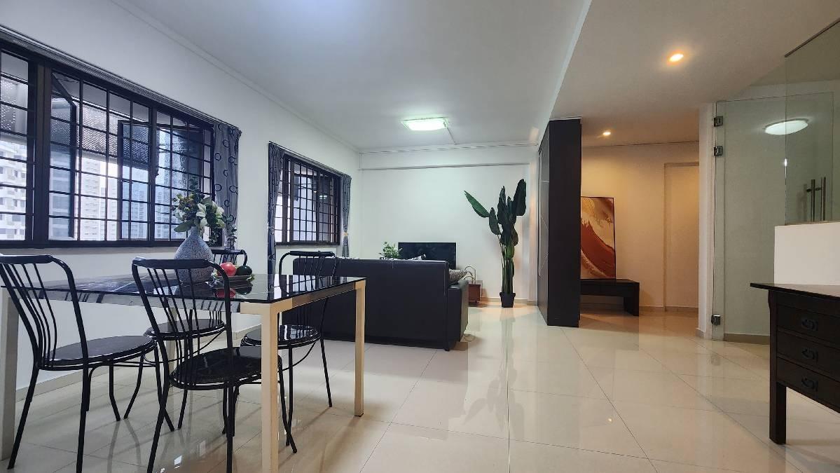 HDB Apartment for Sale, 168 Petir Road HDB Apartment For Sale, $795,000, 3 Bed 2 Bath 1,098 sqft $724.00 psf, SGD 795,000 | 99-year Leasehold
