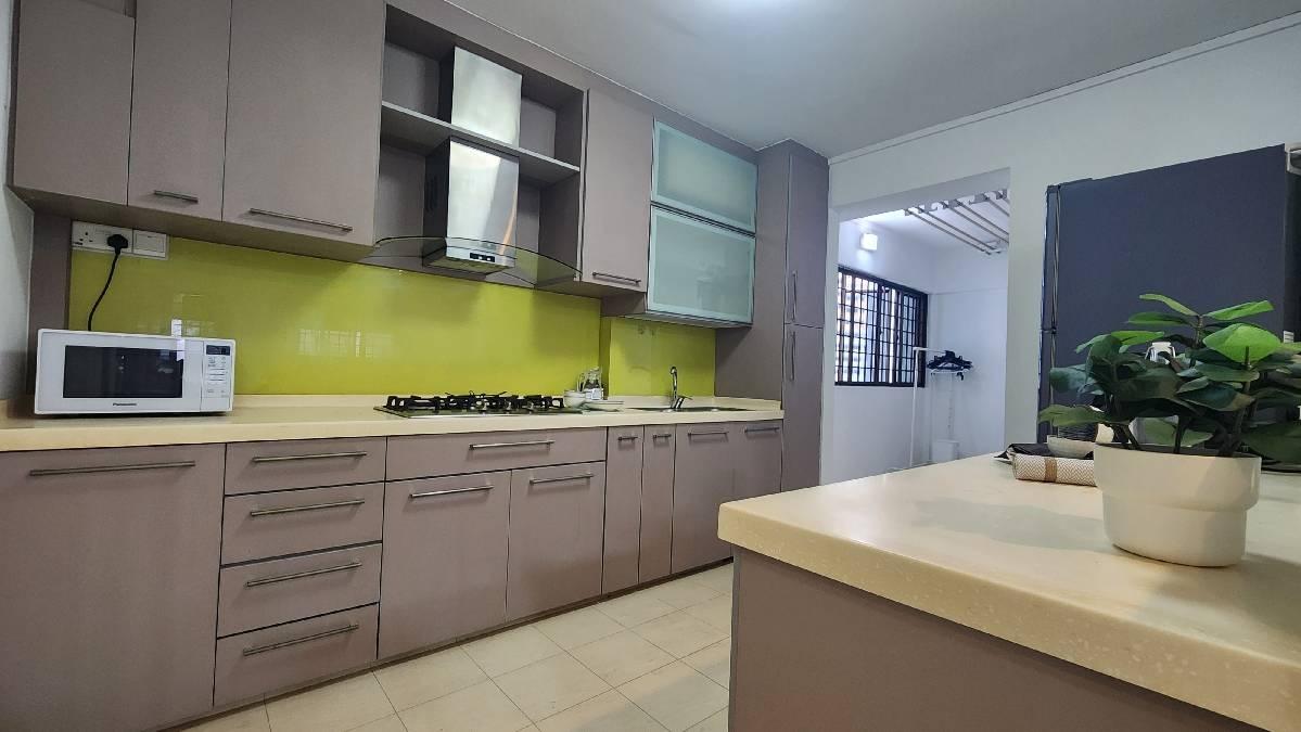 HDB Apartment for Sale, 168 Petir Road HDB Apartment For Sale, $795,000, 3 Bed 2 Bath 1,098 sqft $724.00 psf, SGD 795,000 | 99-year Leasehold