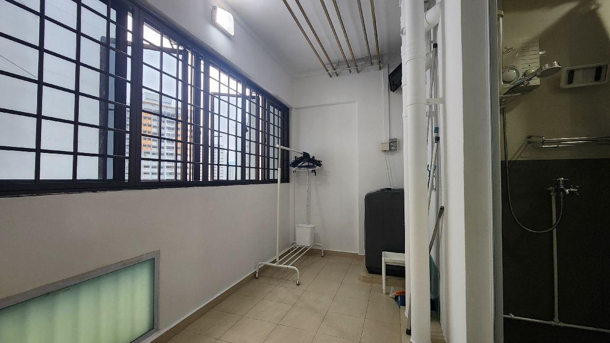 HDB Apartment for Sale, 168 Petir Road HDB Apartment For Sale, $795,000, 3 Bed 2 Bath 1,098 sqft $724.00 psf, SGD 795,000 | 99-year Leasehold