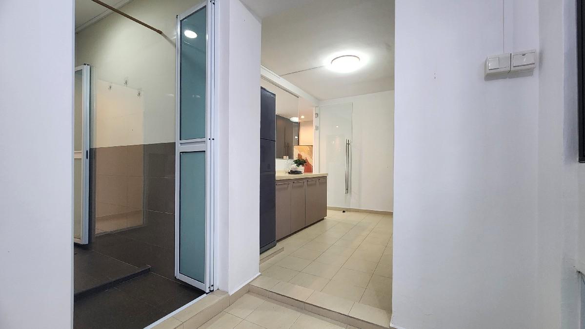 HDB Apartment for Sale, 168 Petir Road HDB Apartment For Sale, $795,000, 3 Bed 2 Bath 1,098 sqft $724.00 psf, SGD 795,000 | 99-year Leasehold