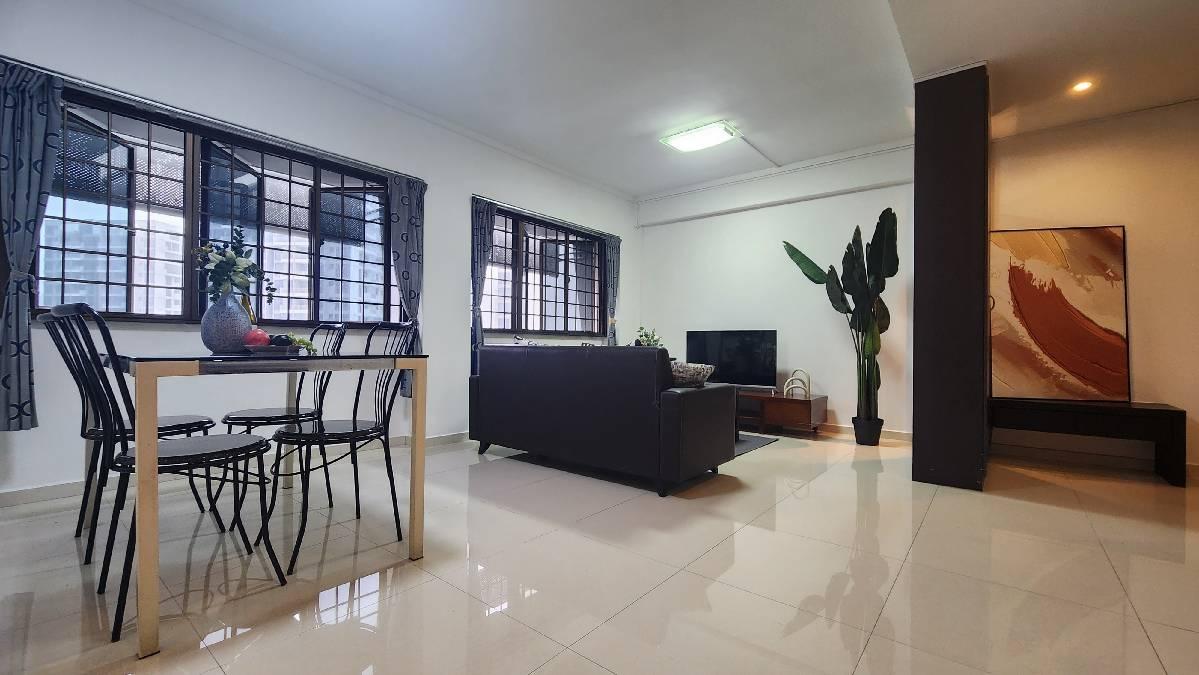 HDB Apartment for Sale, 168 Petir Road HDB Apartment For Sale, $795,000, 3 Bed 2 Bath 1,098 sqft $724.00 psf, SGD 795,000 | 99-year Leasehold