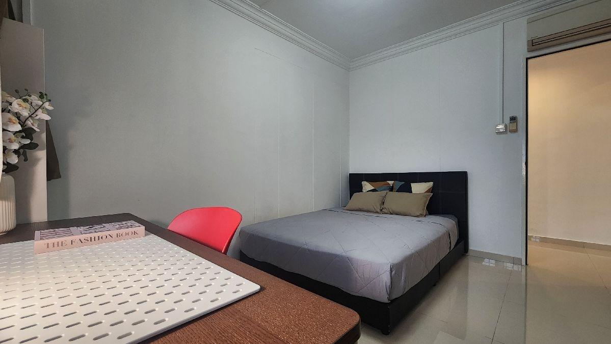 HDB Apartment for Sale, 168 Petir Road HDB Apartment For Sale, $795,000, 3 Bed 2 Bath 1,098 sqft $724.00 psf, SGD 795,000 | 99-year Leasehold