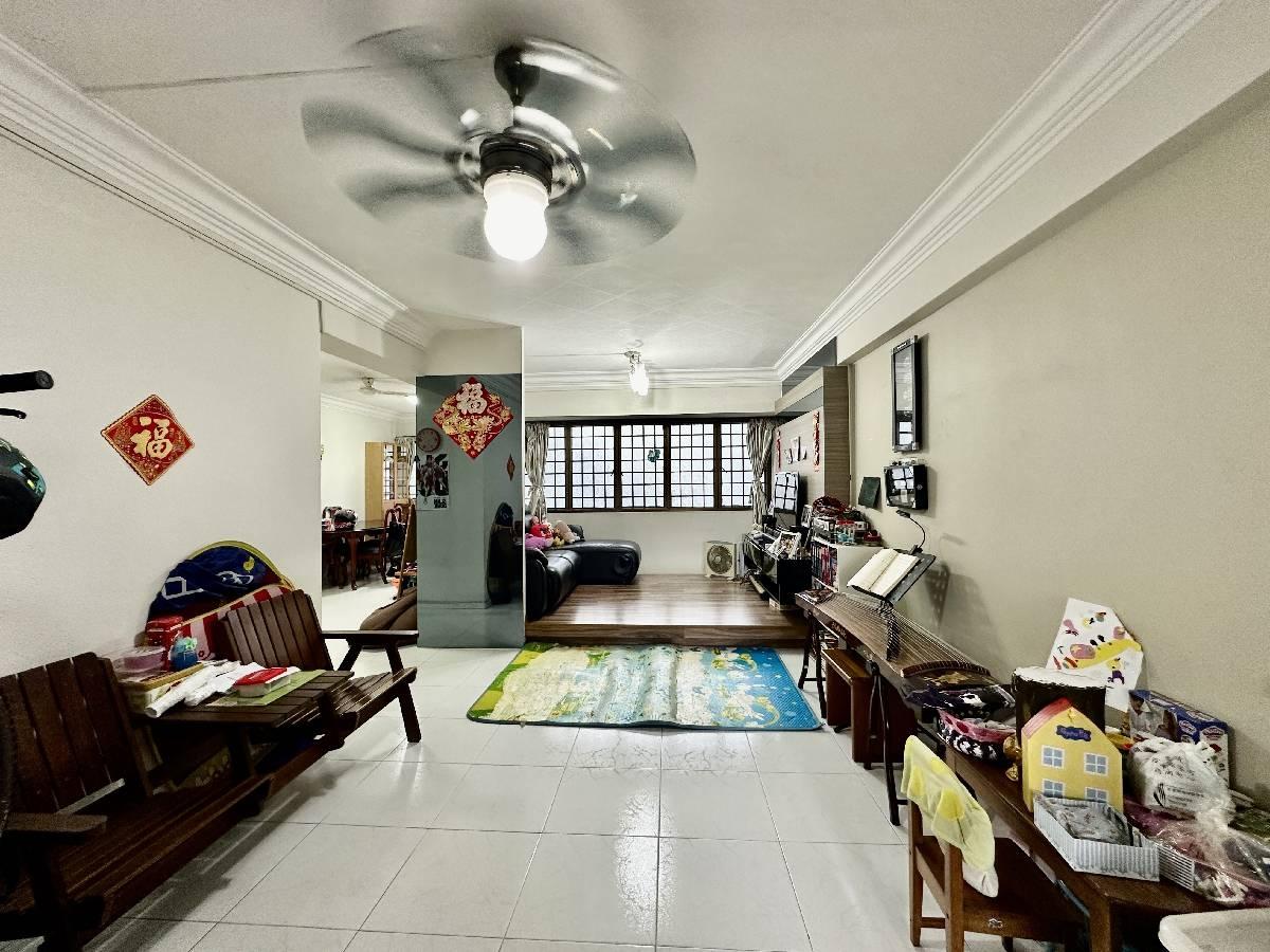 Prop-GPT: HDB Apartment: D25  701 Woodlands Drive 40