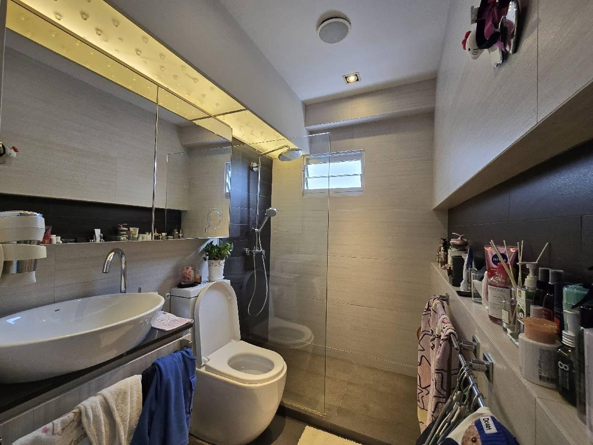HDB Apartment for Sale, 426A Yishun Avenue 11 HDB Apartment For Sale, $850,000, 3 Bed 2 Bath 1,206 sqft $705.00 psf, SGD 850,000 | 99-year Leasehold