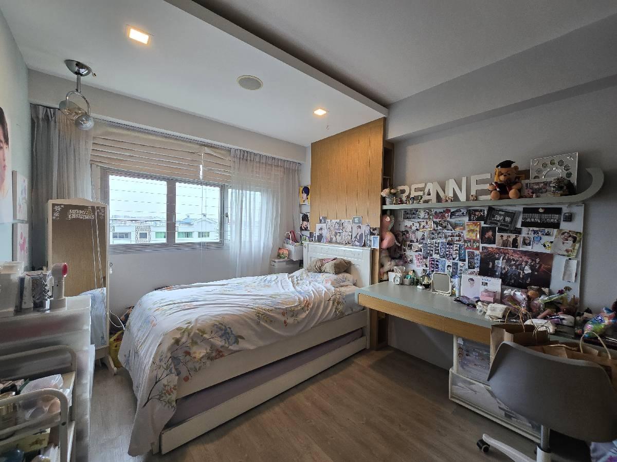 HDB Apartment for Sale, 426A Yishun Avenue 11 HDB Apartment For Sale, $850,000, 3 Bed 2 Bath 1,206 sqft $705.00 psf, SGD 850,000 | 99-year Leasehold