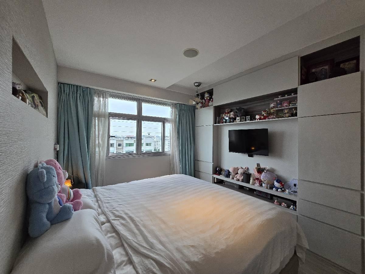 HDB Apartment for Sale, 426A Yishun Avenue 11 HDB Apartment For Sale, $850,000, 3 Bed 2 Bath 1,206 sqft $705.00 psf, SGD 850,000 | 99-year Leasehold