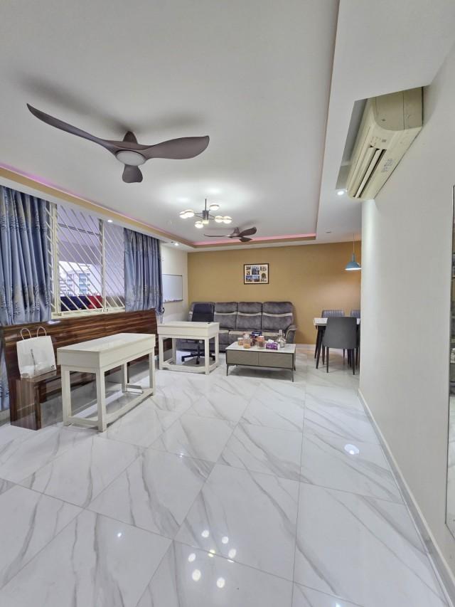 HDB Apartment for Sale, 527 Hougang Avenue 6 HDB Apartment For Sale, $599,999, 3 Bed 2 Bath 904 sqft $664.00 psf, SGD 599,999 | 99-year Leasehold