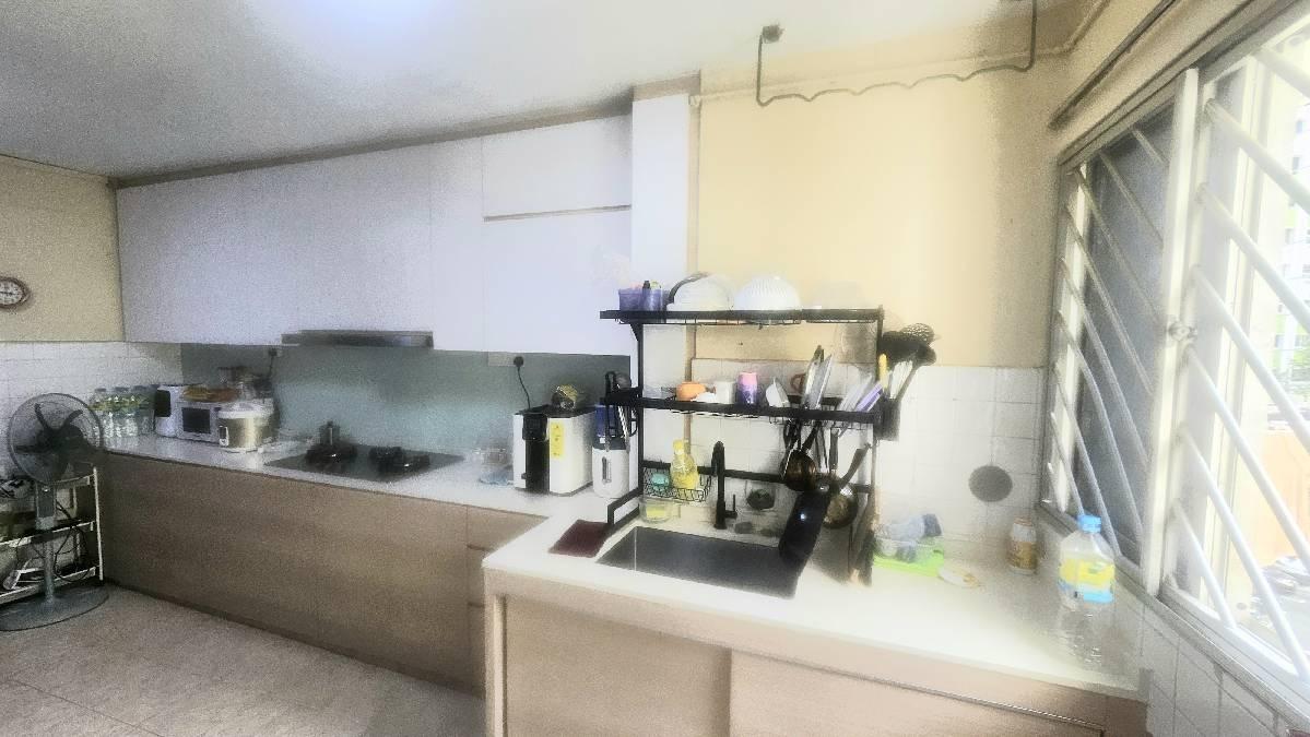 HDB Apartment for Sale, 241 Jurong East Street 24 HDB Apartment For Sale, $420,000, 2 Bed 2 Bath 721 sqft $583.00 psf, SGD 420,000 | 99-year Leasehold
