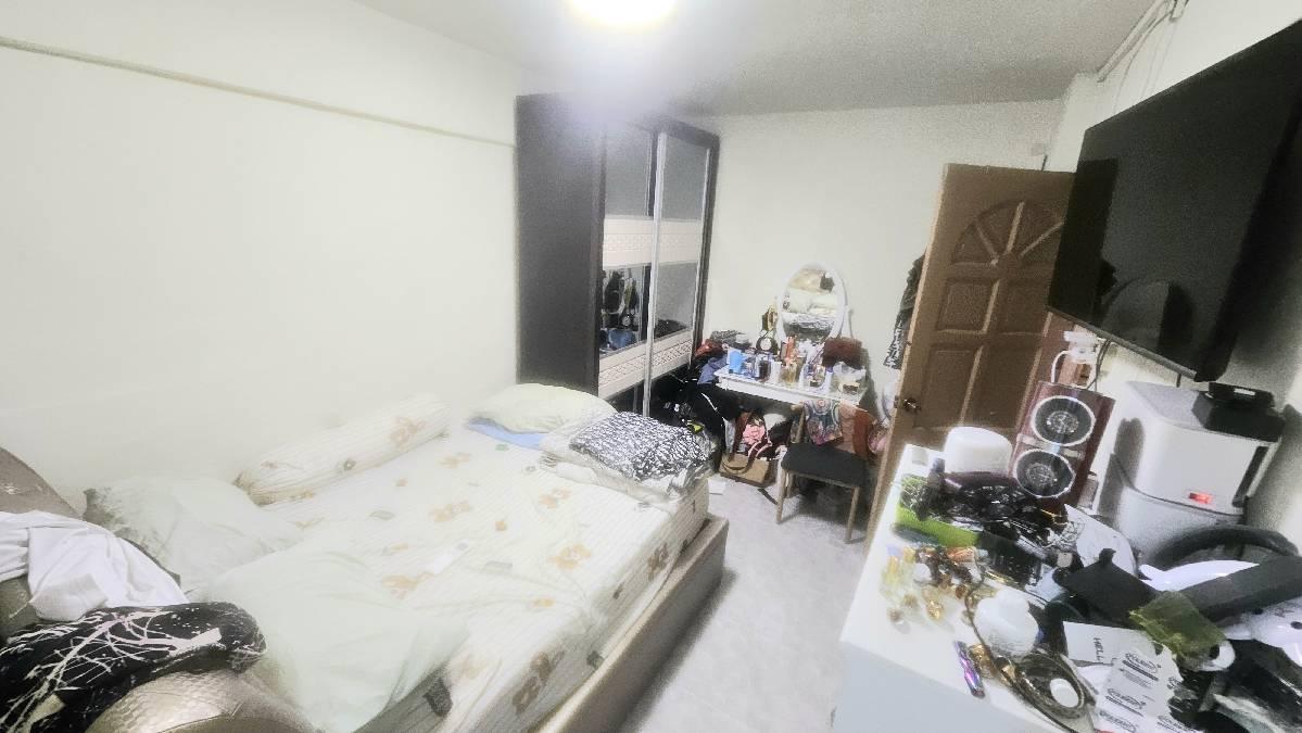 HDB Apartment for Sale, 241 Jurong East Street 24 HDB Apartment For Sale, $420,000, 2 Bed 2 Bath 721 sqft $583.00 psf, SGD 420,000 | 99-year Leasehold