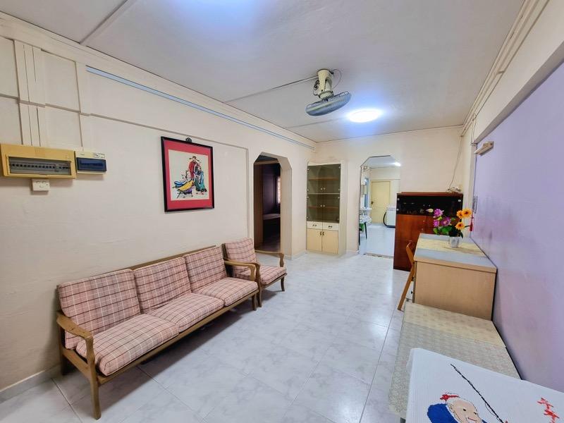Prop-GPT: HDB Apartment: D16  33 Bedok South Avenue 2