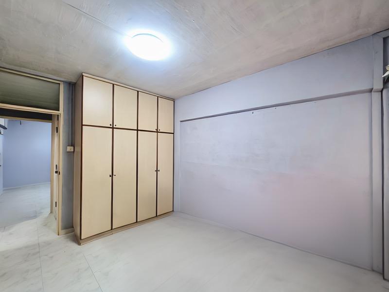 HDB Apartment for Sale, 33 Bedok South Avenue 2 HDB Apartment For Sale, $400,000, 2 Bed 2 Bath 785 sqft $510.00 psf, SGD 400,000 | 99-year Leasehold
