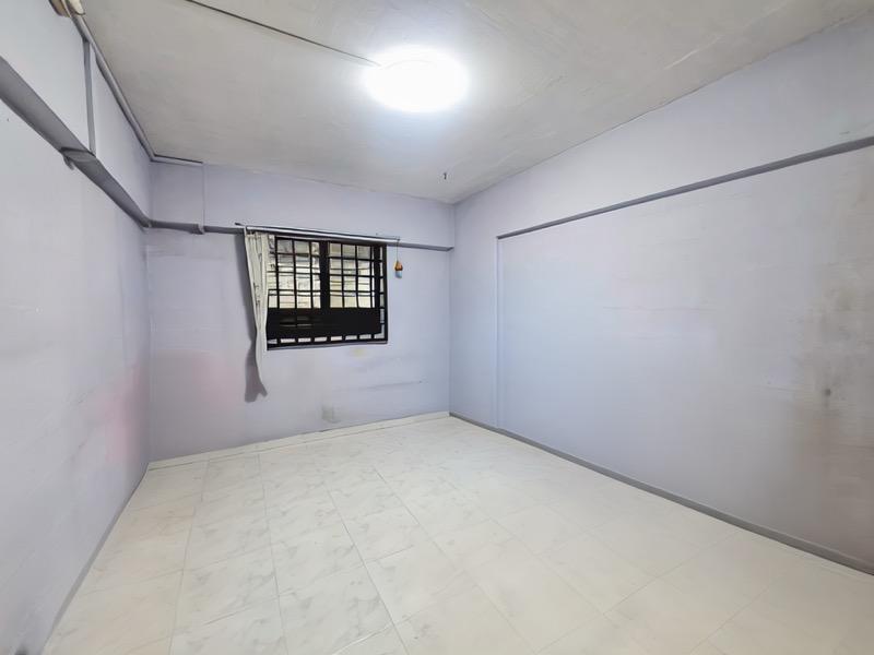 HDB Apartment for Sale, 33 Bedok South Avenue 2 HDB Apartment For Sale, $400,000, 2 Bed 2 Bath 785 sqft $510.00 psf, SGD 400,000 | 99-year Leasehold