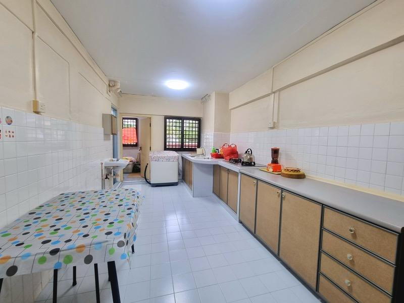 HDB Apartment for Sale, 33 Bedok South Avenue 2 HDB Apartment For Sale, $400,000, 2 Bed 2 Bath 785 sqft $510.00 psf, SGD 400,000 | 99-year Leasehold