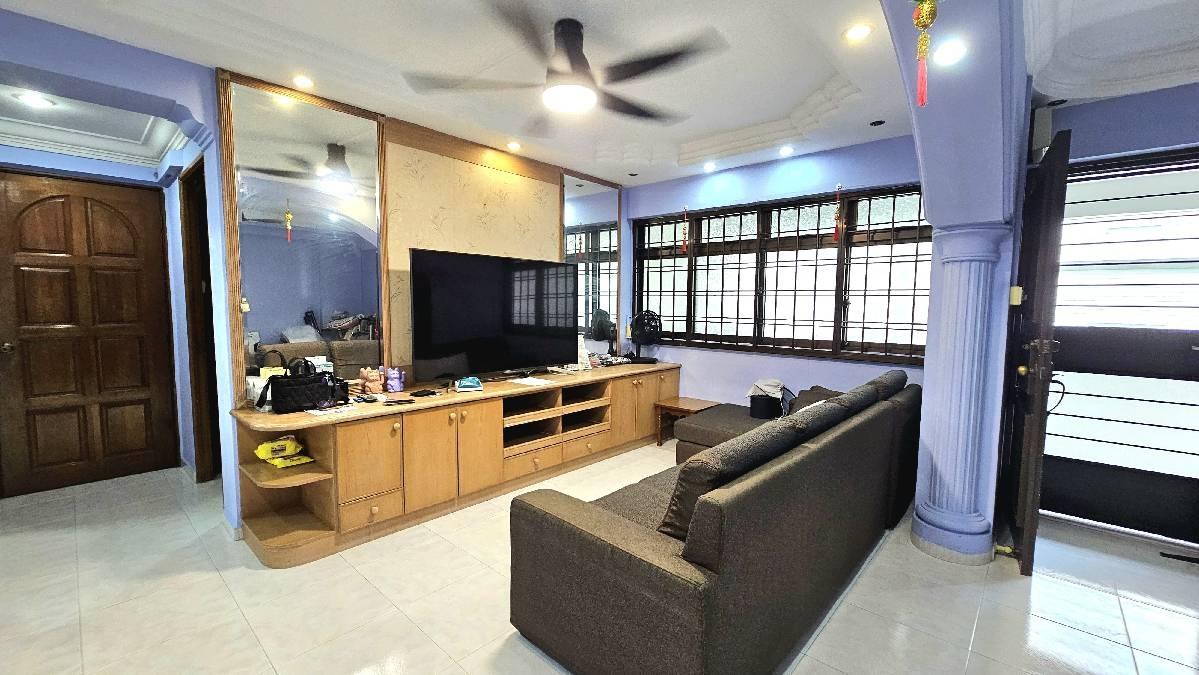 Prop-GPT: HDB Apartment: D25  742 Woodlands Circle