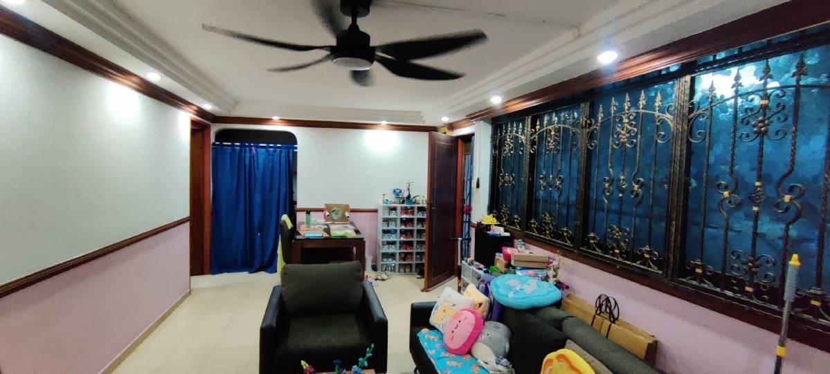 Prop-GPT: HDB Apartment: D18  453 Tampines Street 42