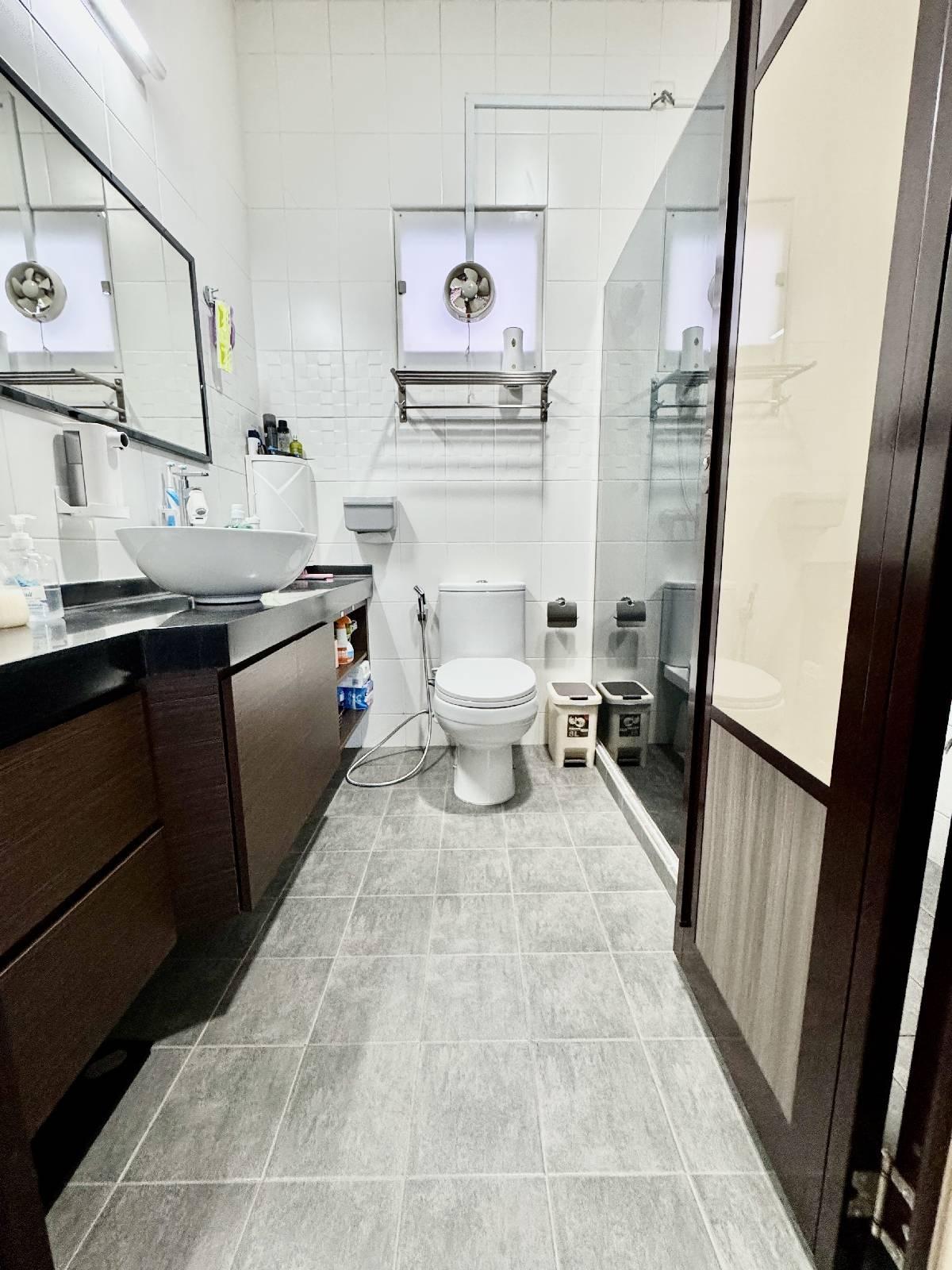 HDB Apartment for Sale, 604A Punggol Road HDB Apartment For Sale, $693,000, 3 Bed 2 Bath 990 sqft $700.00 psf, SGD 693,000 | 99-year Leasehold