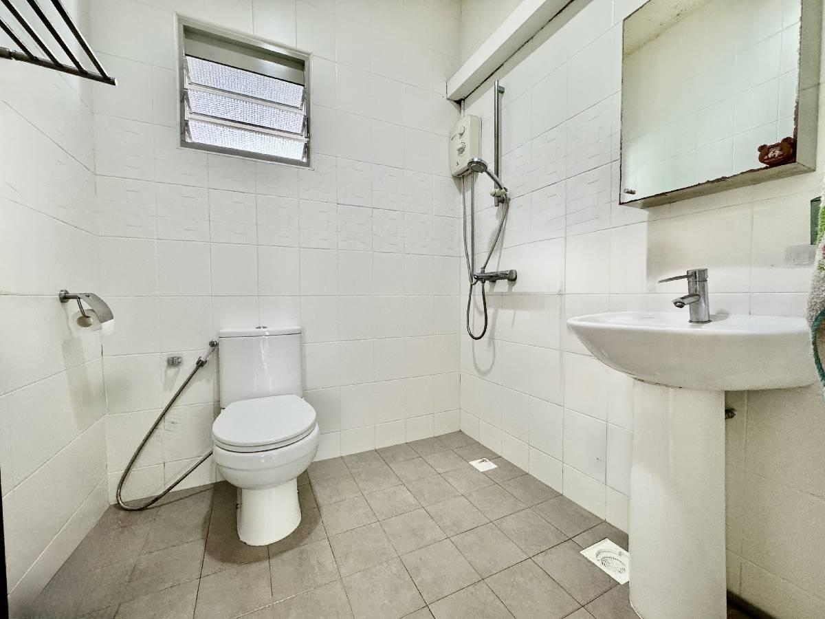 HDB Apartment for Sale, 604A Punggol Road HDB Apartment For Sale, $693,000, 3 Bed 2 Bath 990 sqft $700.00 psf, SGD 693,000 | 99-year Leasehold