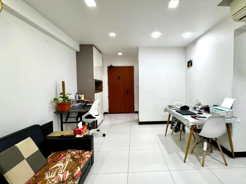 HDB Apartment for Sale, 472B Fernvale Street HDB Apartment For Sale, $520,000, 2 Bed 2 Bath 731 sqft $711.00 psf, SGD 520,000 | 99-year Leasehold