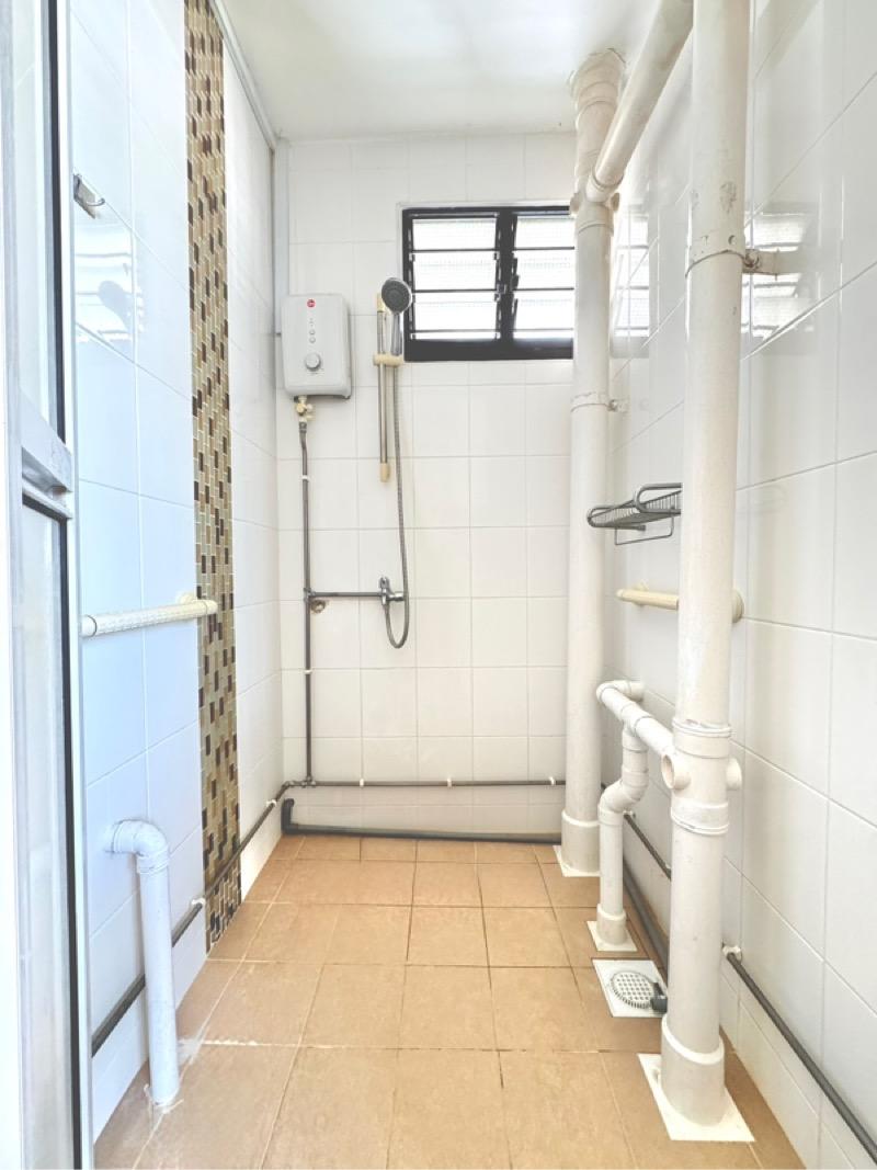 HDB Apartment for Sale, 137 Jalan Bukit Merah HDB Apartment For Sale, $368,000, 2 Bed 1 Bath 635 sqft $580.00 psf, SGD 368,000 | 99-year Leasehold