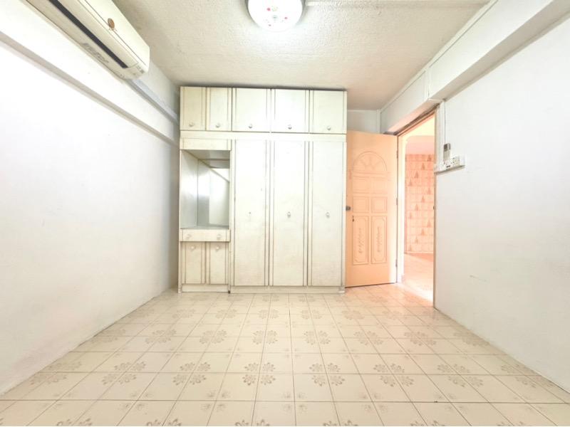 HDB Apartment for Sale, 137 Jalan Bukit Merah HDB Apartment For Sale, $368,000, 2 Bed 1 Bath 635 sqft $580.00 psf, SGD 368,000 | 99-year Leasehold