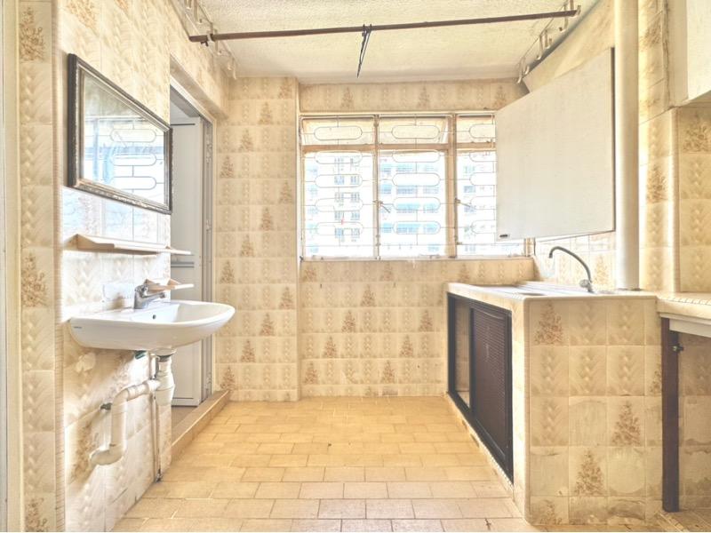 HDB Apartment for Sale, 137 Jalan Bukit Merah HDB Apartment For Sale, $368,000, 2 Bed 1 Bath 635 sqft $580.00 psf, SGD 368,000 | 99-year Leasehold