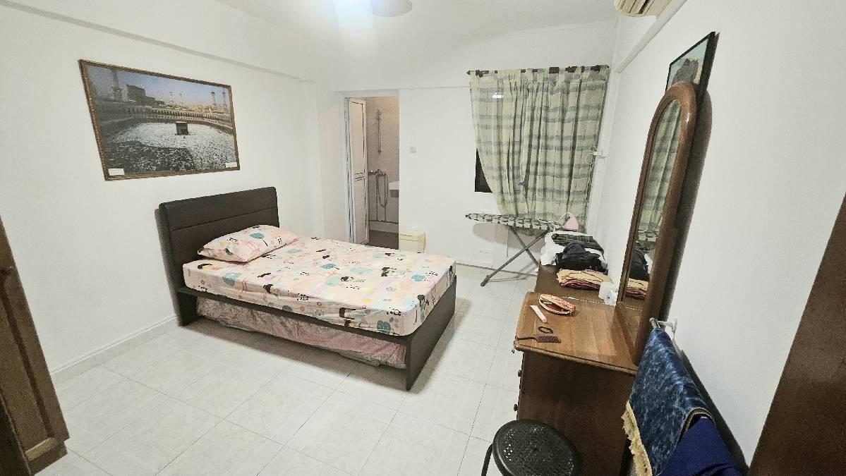 HDB Apartment for Sale, 25 Teban Gardens Road HDB Apartment For Sale, $538,888, 3 Bed 2 Bath 1,152 sqft $468.00 psf, SGD 538,888 | 99-year Leasehold