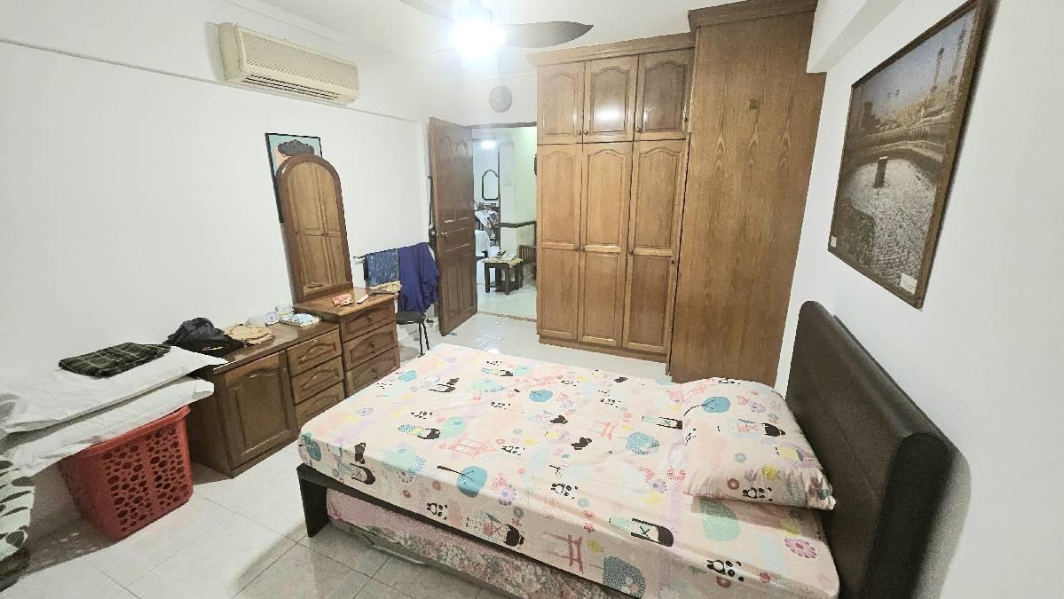 HDB Apartment for Sale, 25 Teban Gardens Road HDB Apartment For Sale, $538,888, 3 Bed 2 Bath 1,152 sqft $468.00 psf, SGD 538,888 | 99-year Leasehold